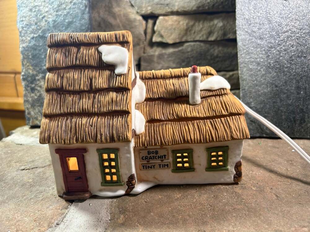 Dept 56 The Cottage Of Bob Cratchit And Tiny Tim #6500-5 Dickens Village Series.